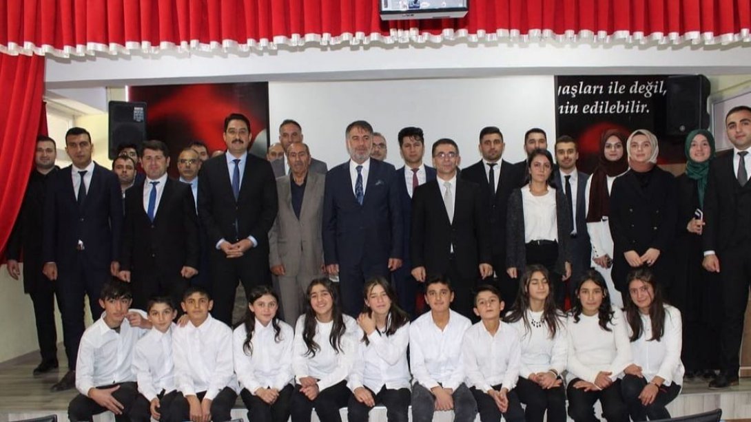 Hamur'da 24 Kasım Öğretmenler Günü törenlerle kutlandı.