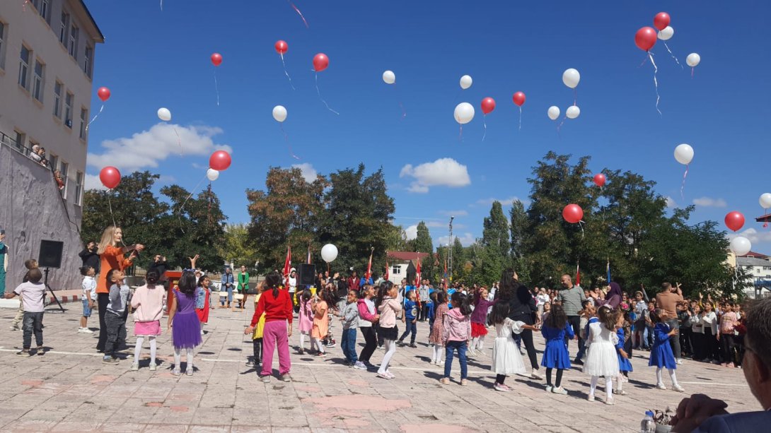 Hamur'da İlköğretim Haftası Kutlamaları Yapıldı
